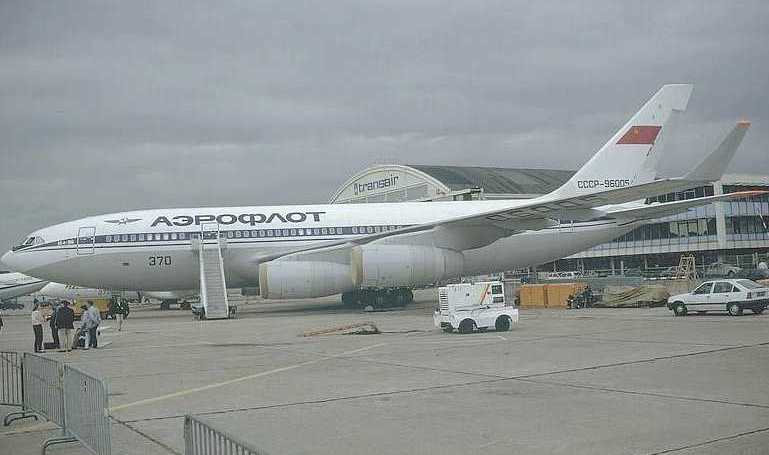 ILYUSHIN Il-96 IL96 aircraft photograph