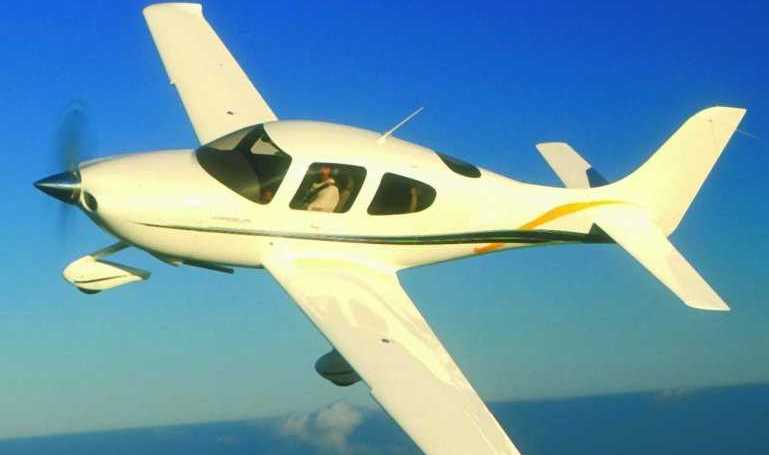 CIRRUS SR-20 CIRRUS SR-20 SRV CIRRUS T-53 SR20 aircraft photograph
